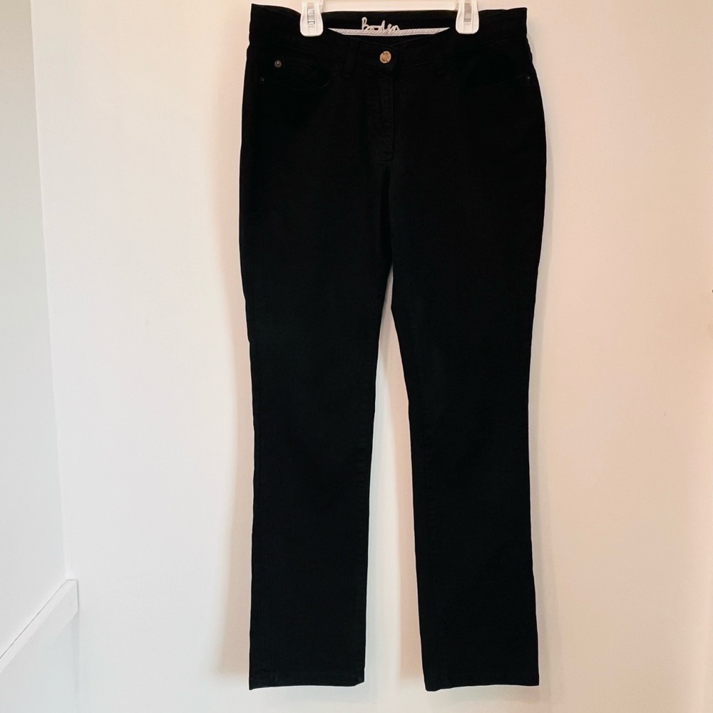 Woman’s black Boden straight leg jeans size 8
